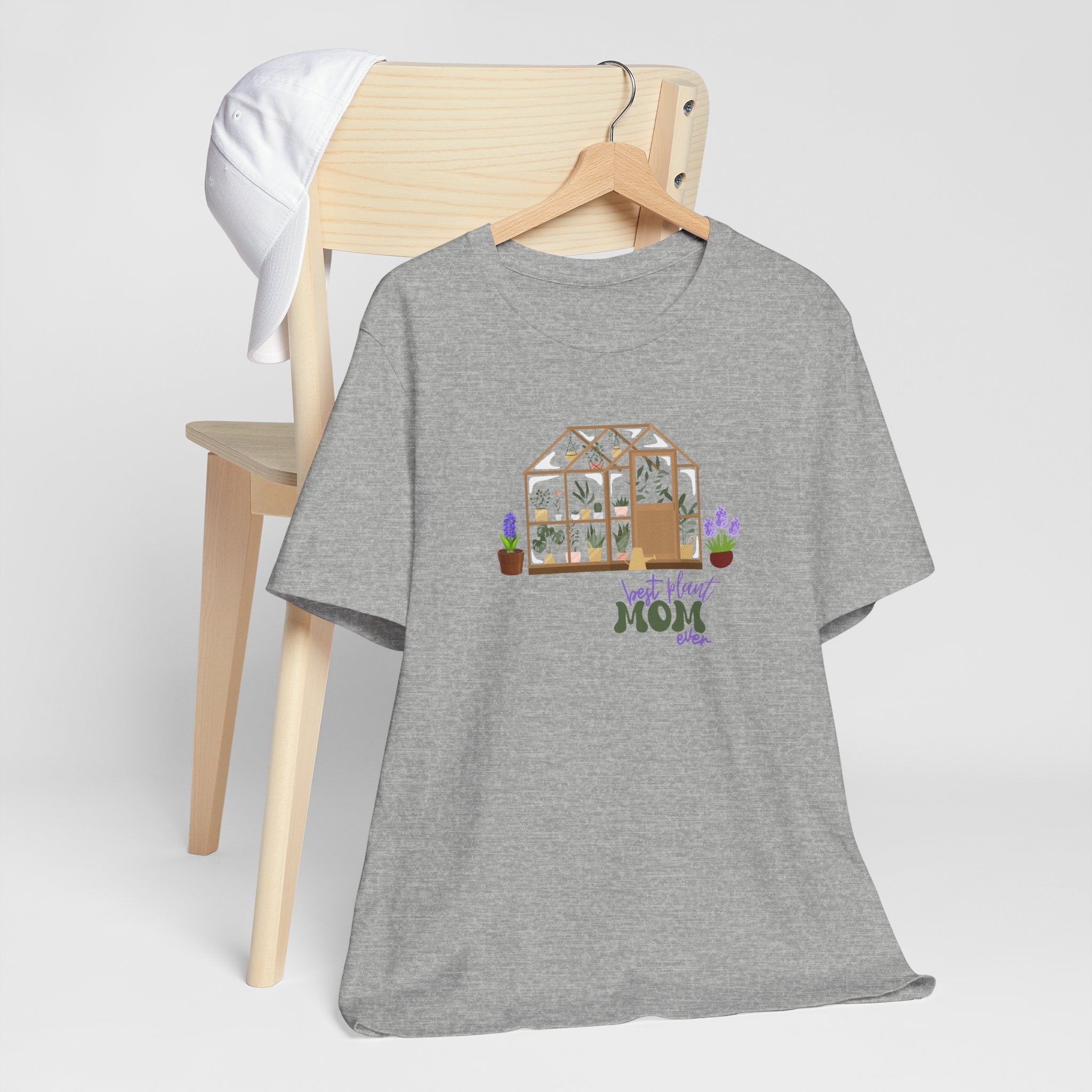 a heather gray shirt with a greenhouse design and the words "best plant mom ever."  